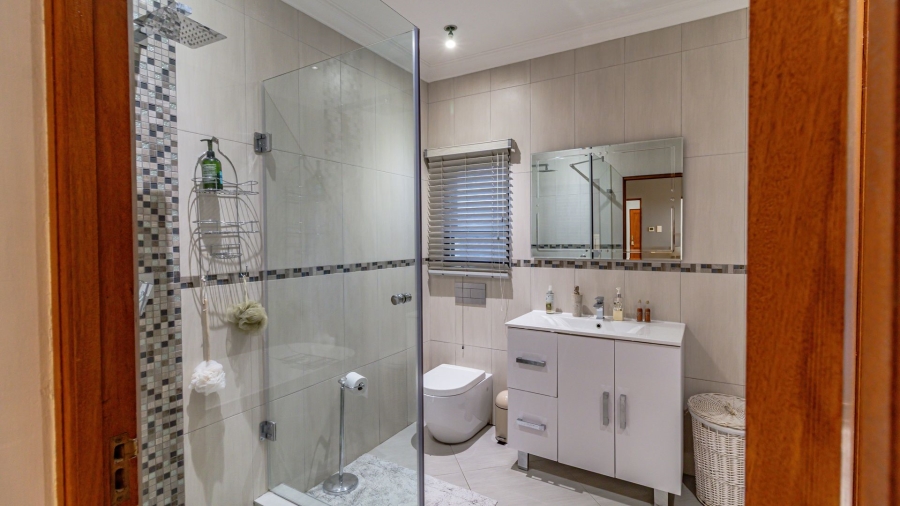 5 Bedroom Property for Sale in Oranjeville Free State